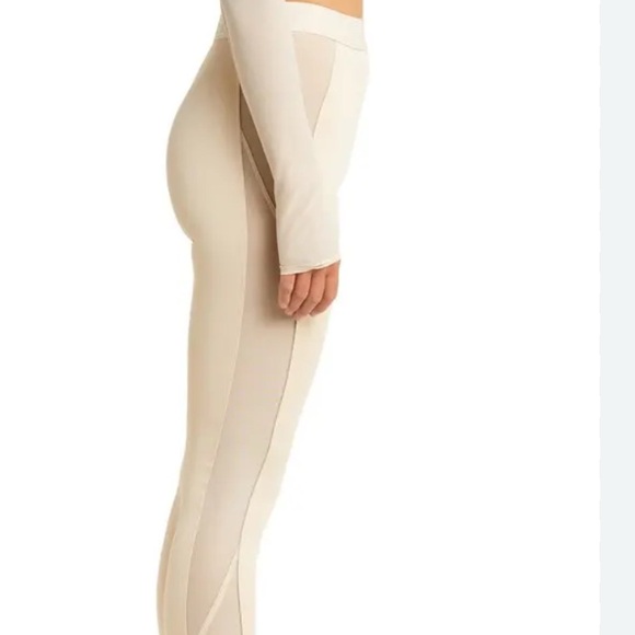 New without tags Alo Yoga highwaist ballet dream legging in macadamia - Picture 2 of 12